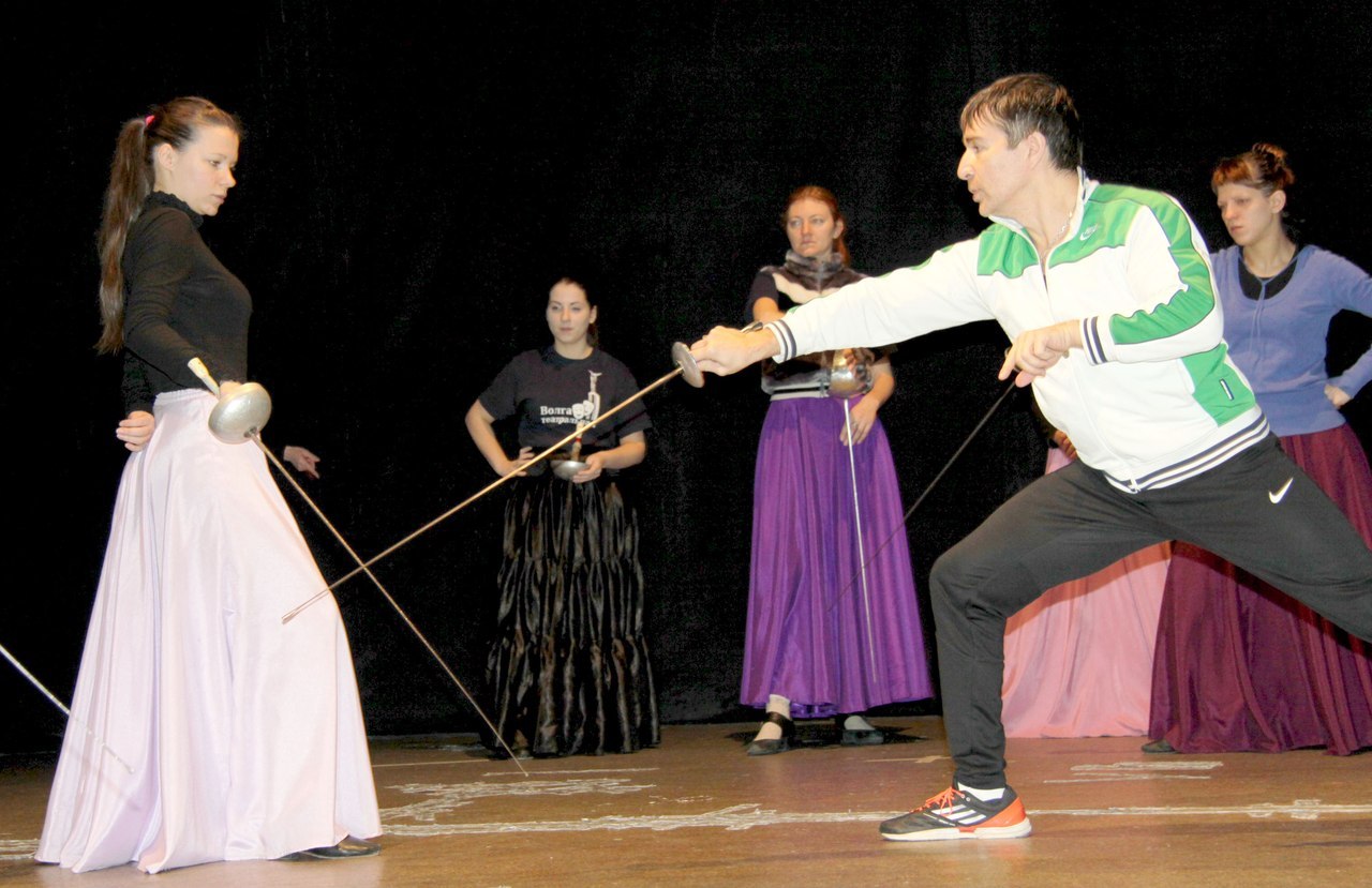 В ТЮЗе "Дилижанс" прошло обучение по дисциплине "сценическое движение".