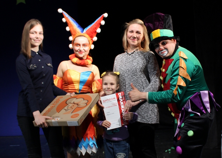 В театре «Дилижанс» наградили самых активных участников 5 сезона проекта «Театр + Школа + Семья»