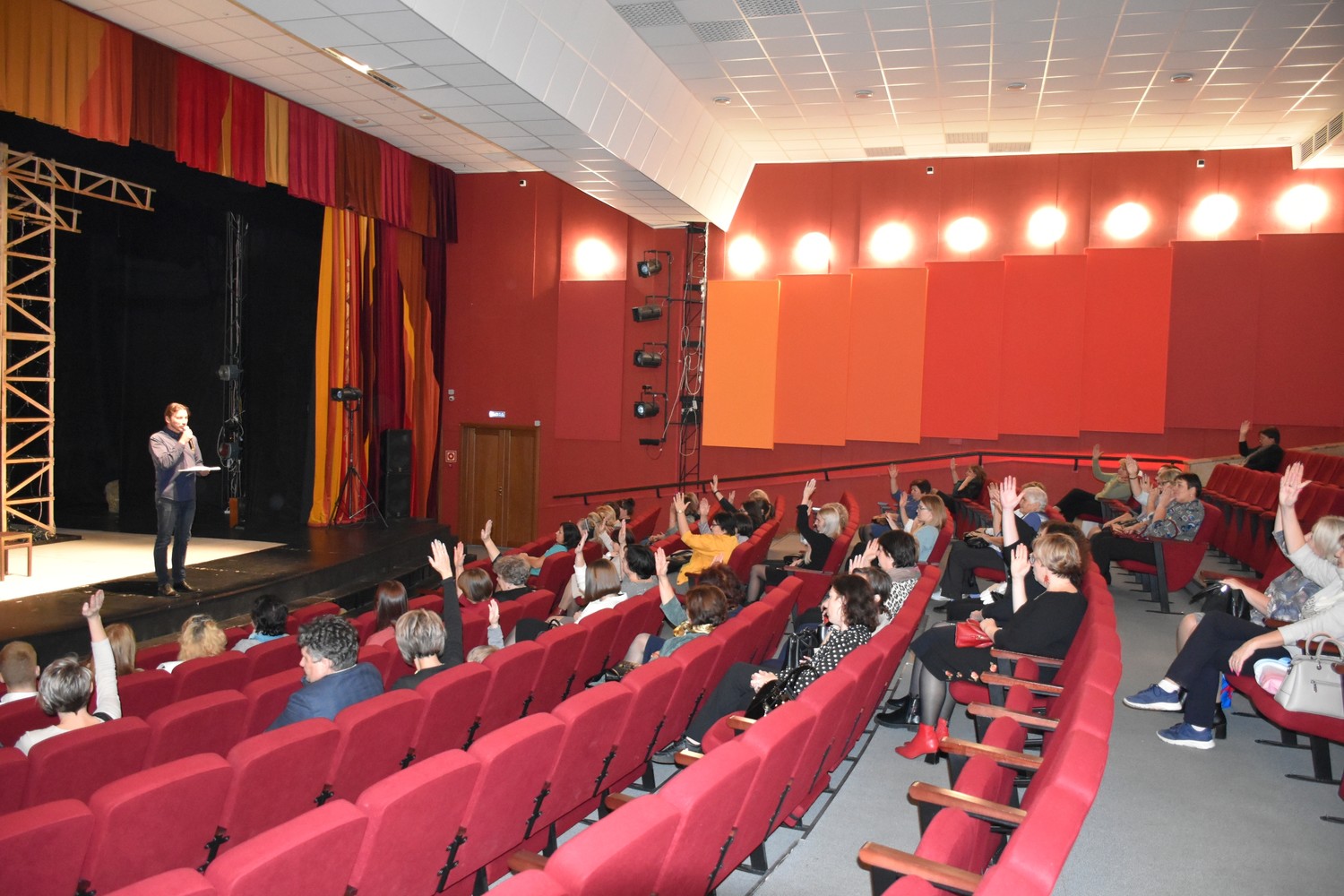 14 октября состоялась конференция ТОС 11 квартала с голосованием в поддержку реализации 2 этапа проекта «Театральная площадь».